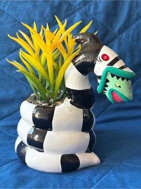 Beetlejuice Sandworm Black & White Ceramic Planter Faux Plant Horror Decor 6”